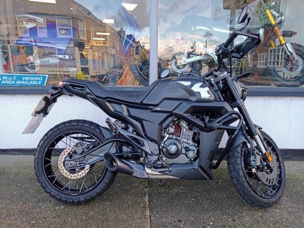 Zontes ZT125-GK 125 Naked Petrol Manual Euro 5 (14 ps)