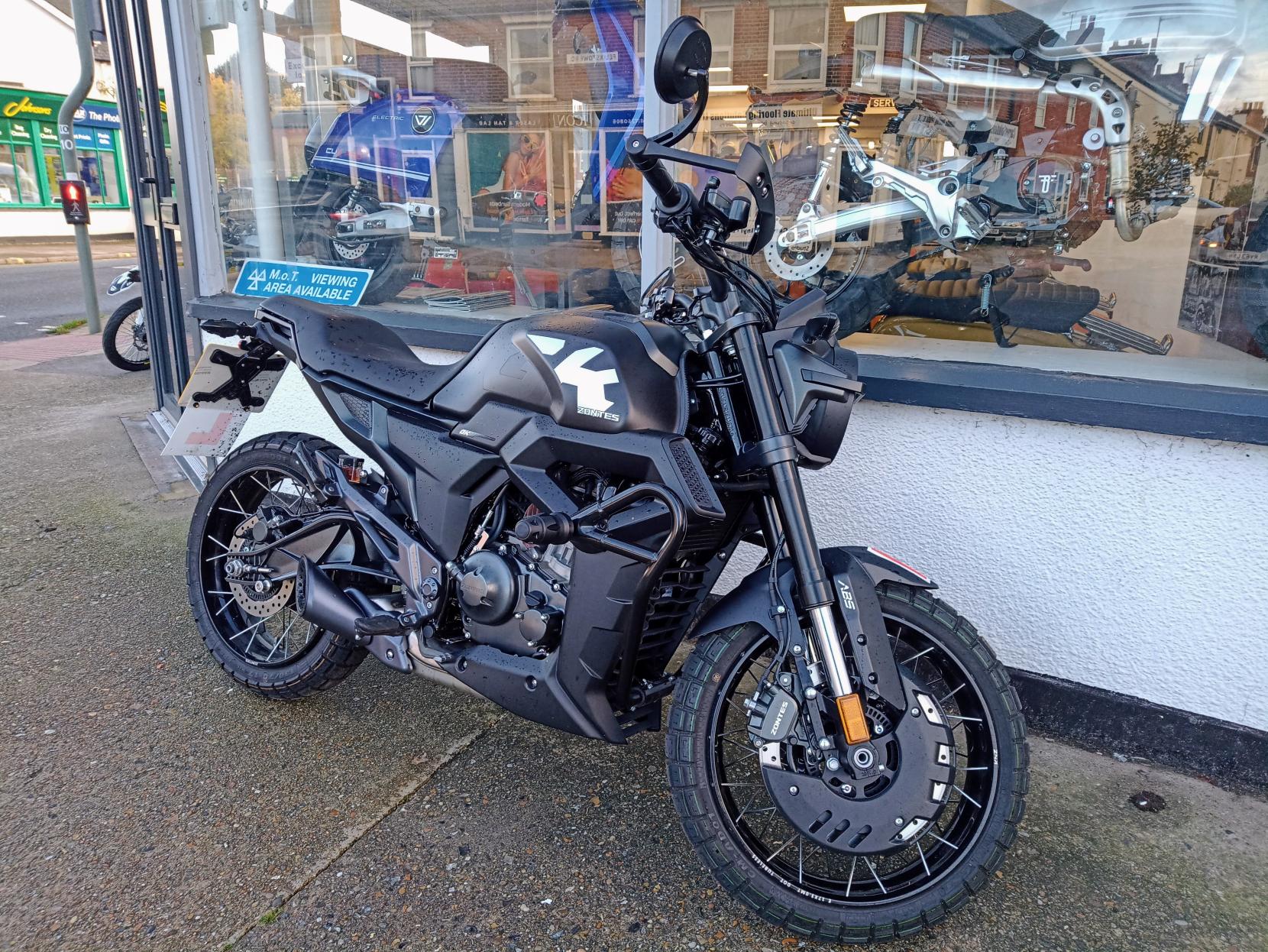 Zontes ZT125-GK 125 Naked Petrol Manual Euro 5 (14 ps)