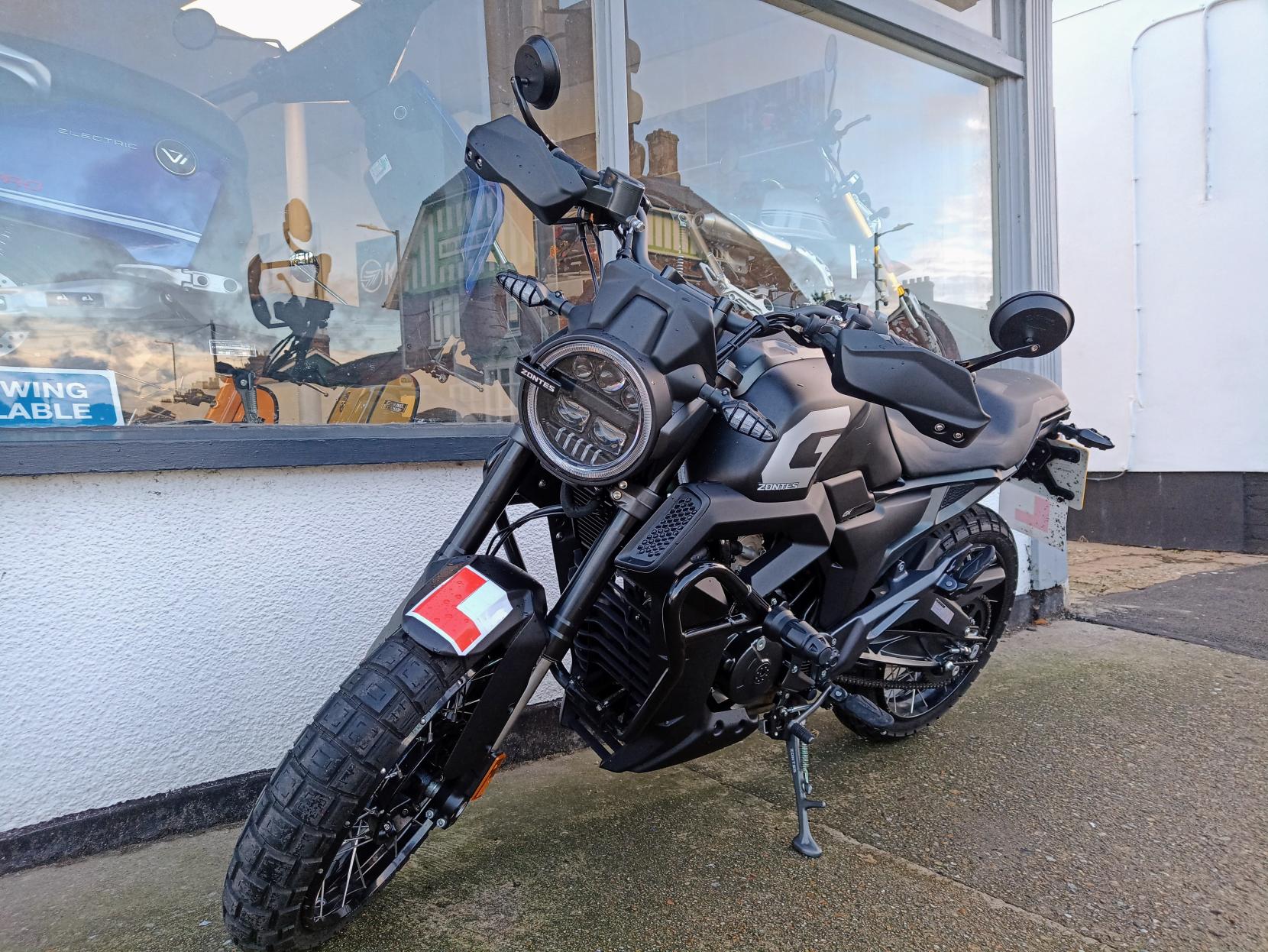 Zontes ZT125-GK 125 Naked Petrol Manual Euro 5 (14 ps)
