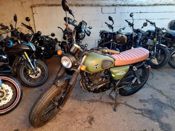 Mutt Mongrel 125 125 Roadster/Retro Petrol Manual O-Ring Euro 4 (12 ps)