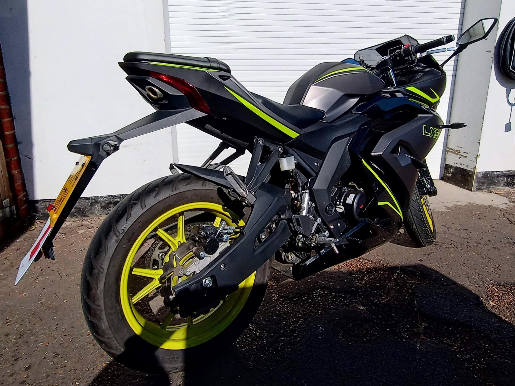 Lexmoto LXS 125 125 Super Sports Petrol Manual Euro 5 (14 ps)