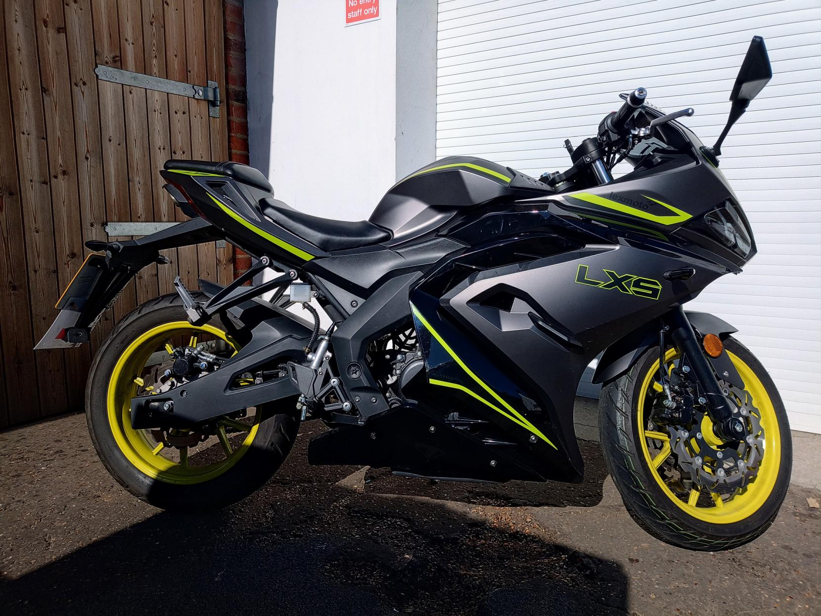 Lexmoto LXS 125 125 Super Sports Petrol Manual Euro 5 (14 ps)