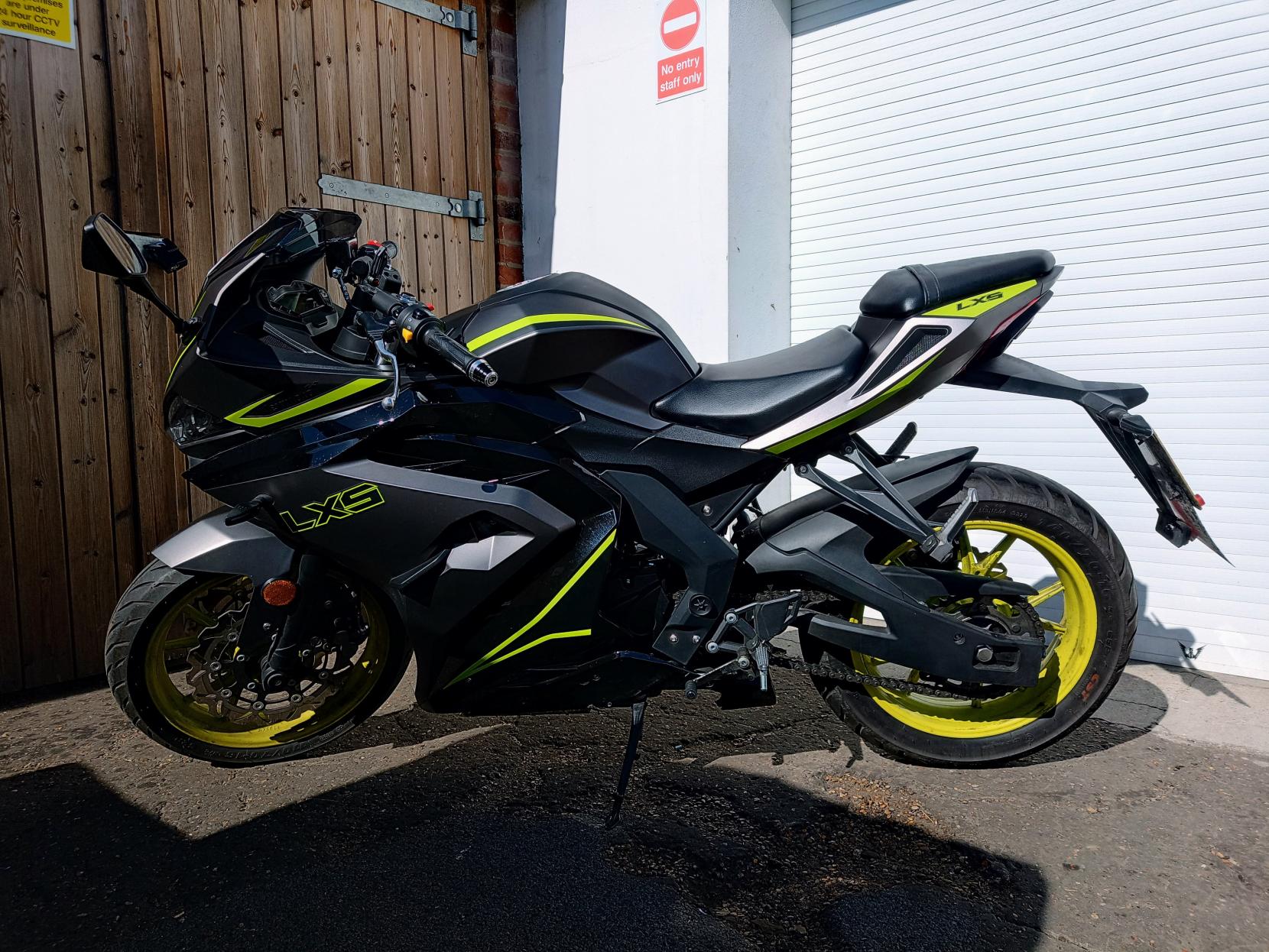 Lexmoto LXS 125 125 Super Sports Petrol Manual Euro 5 (14 ps)