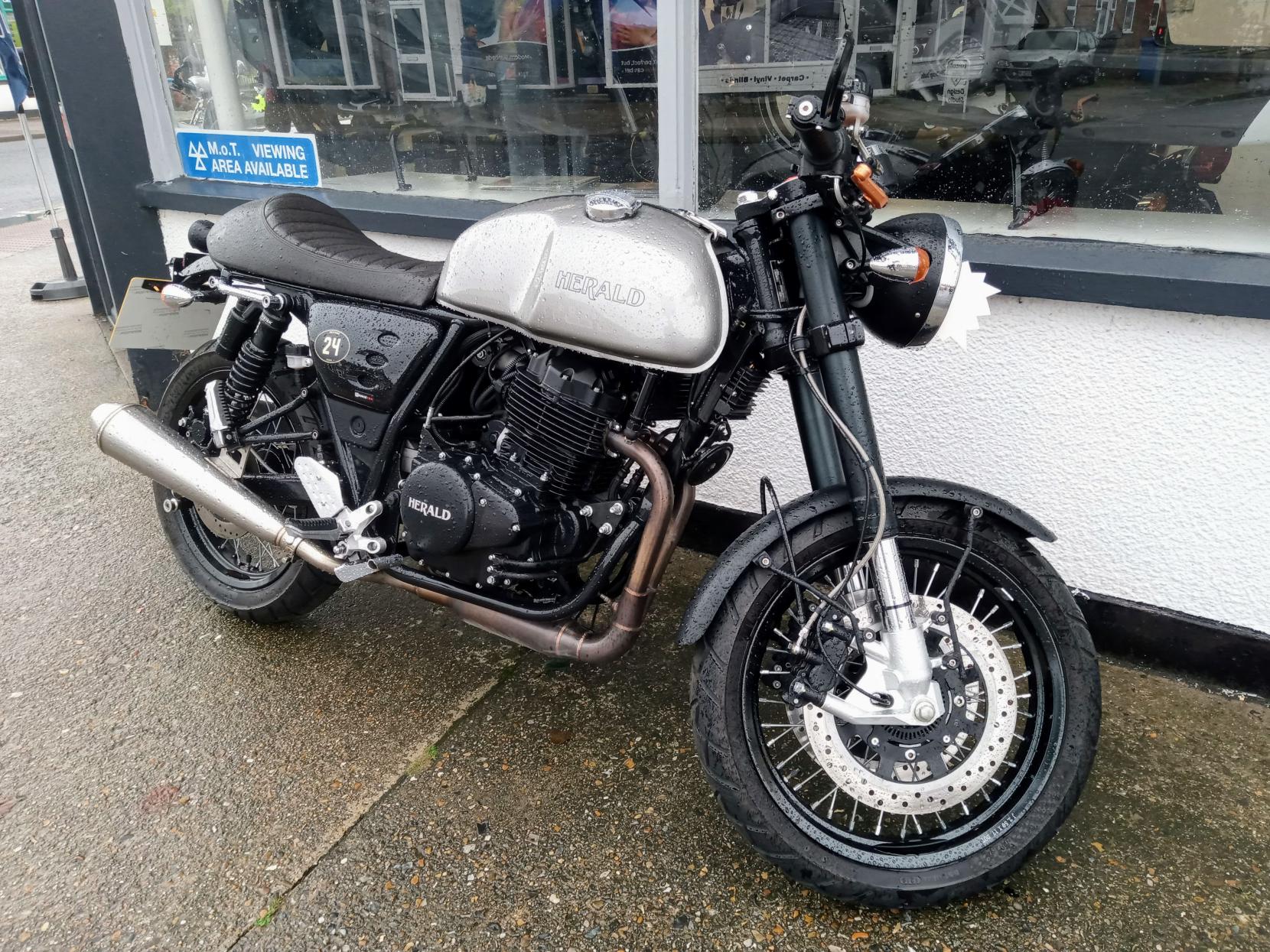 Herald Motor Co Cafe 400 Naked (2014 - )