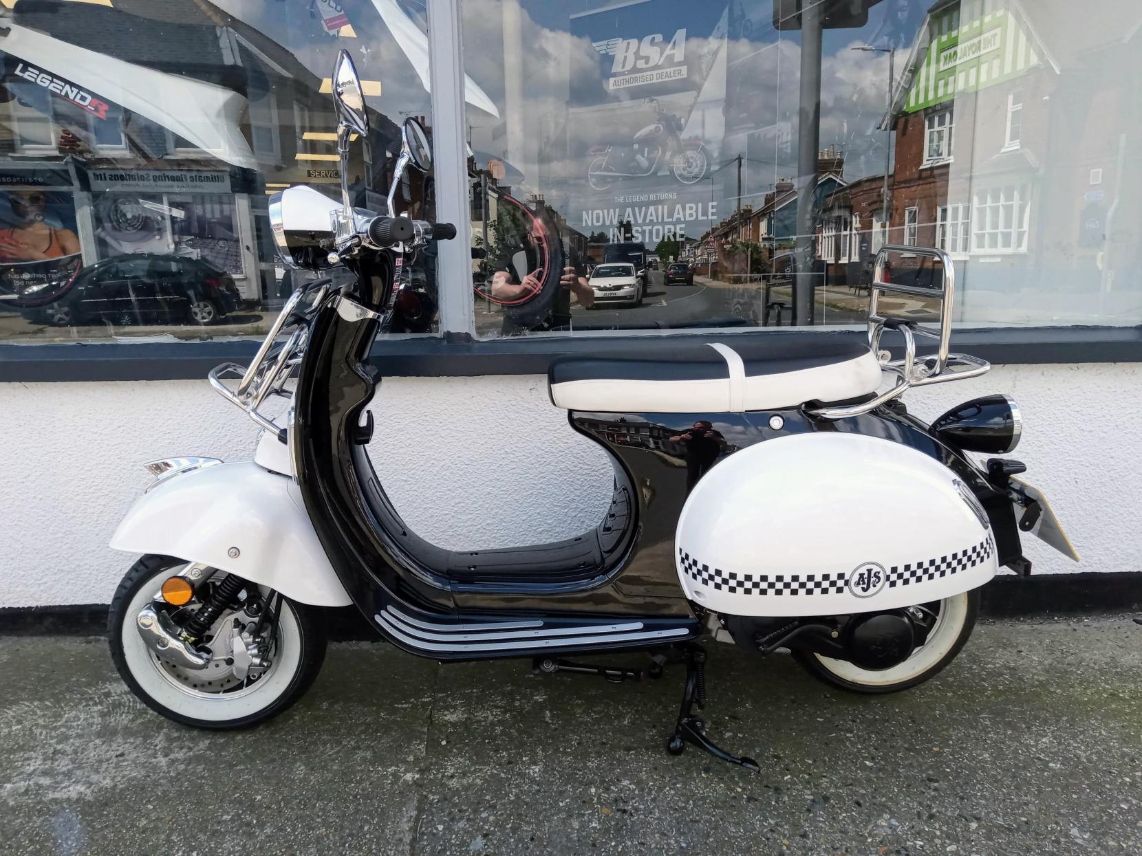 AJS Modena 125 Scooter (2014 AJS Bikes Scooters Davey