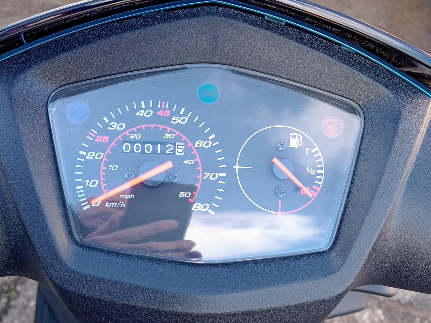 Peugeot Kisbee 50 50 Moped Petrol CVT Euro 5 (3 ps)