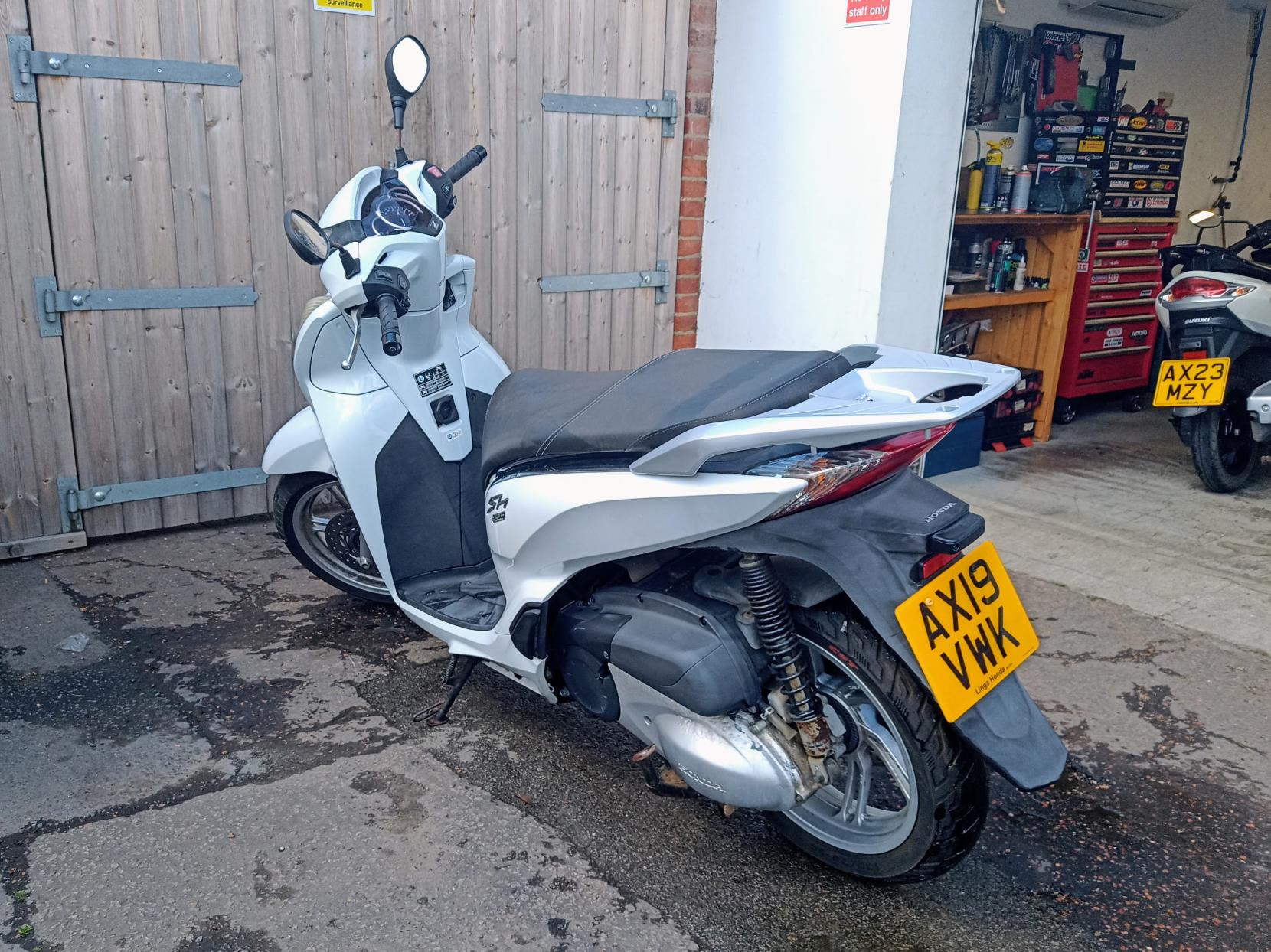 Honda SH300i 300 Scooter Petrol CVT Euro 4 (26 ps)