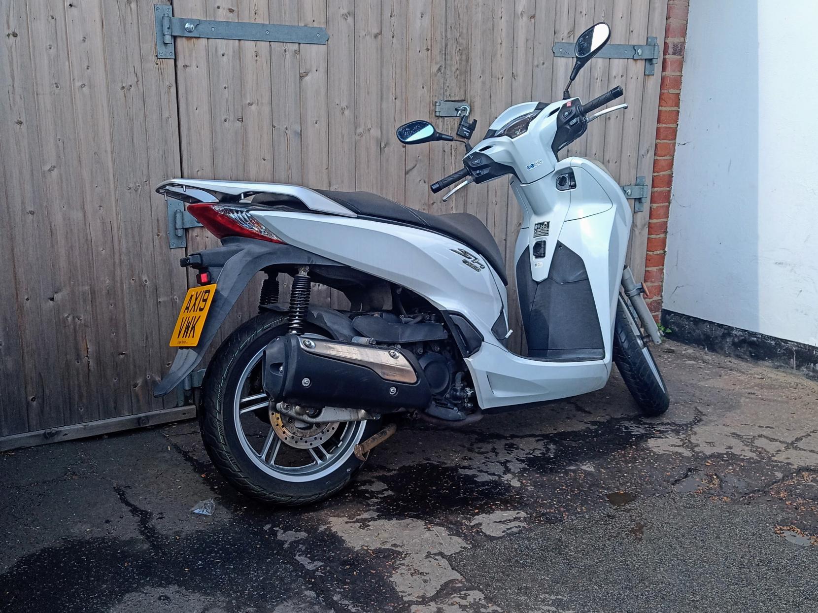 Honda SH300i 300 Scooter Petrol CVT Euro 4 (26 ps)