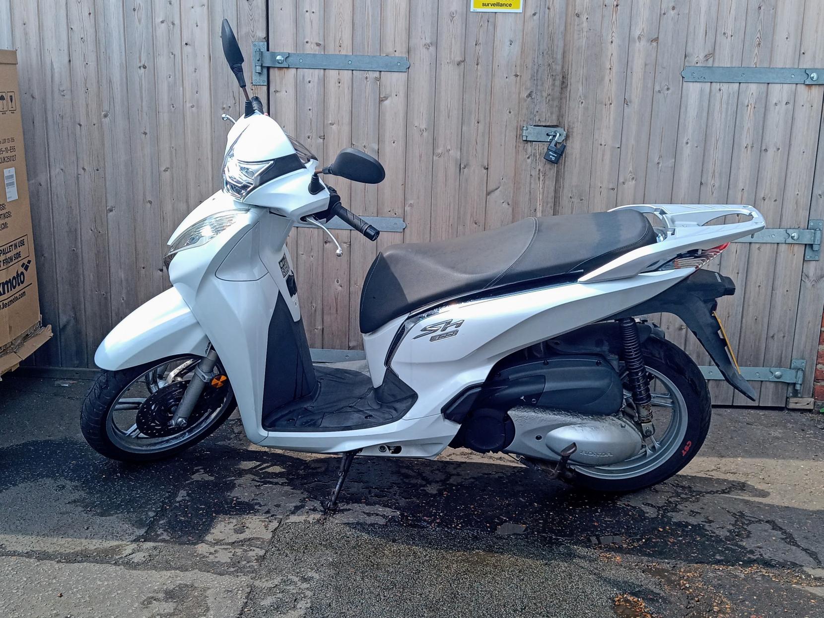Honda SH300i 300 Scooter Petrol CVT Euro 4 (26 ps)