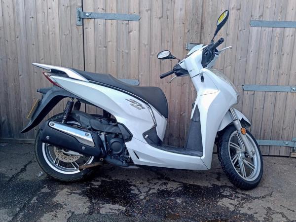 Honda SH300i 300 Scooter Petrol CVT Euro 4 (26 ps)