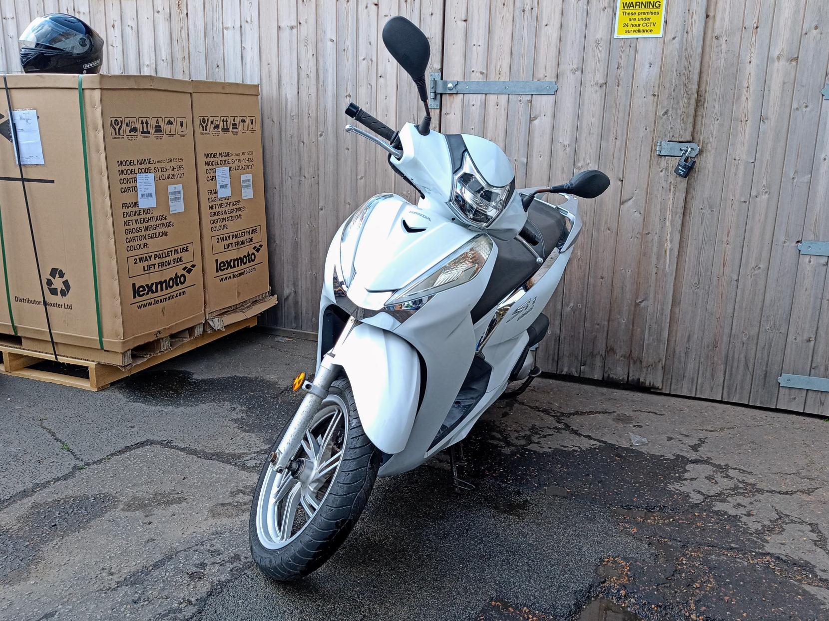 Honda SH300i 300 Scooter Petrol CVT Euro 4 (26 ps)