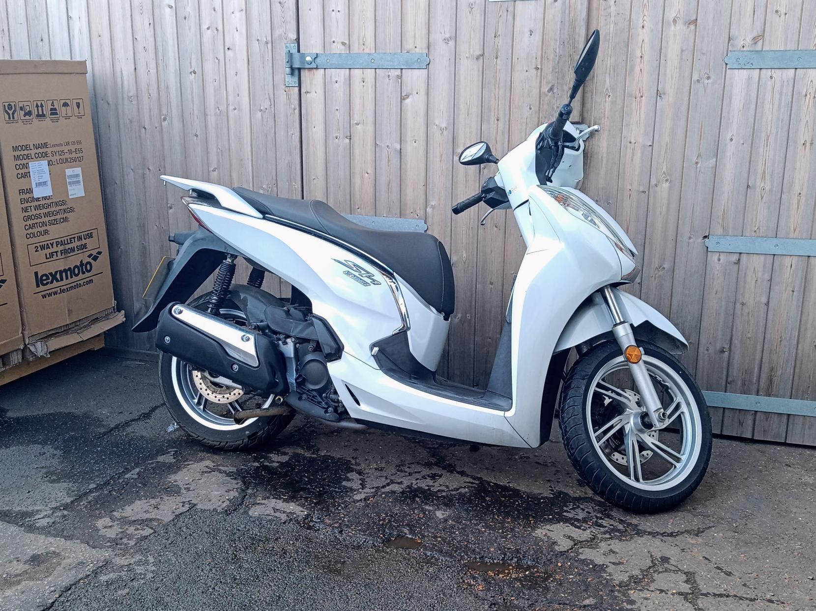 Honda SH300i 300 Scooter Petrol CVT Euro 4 (26 ps)