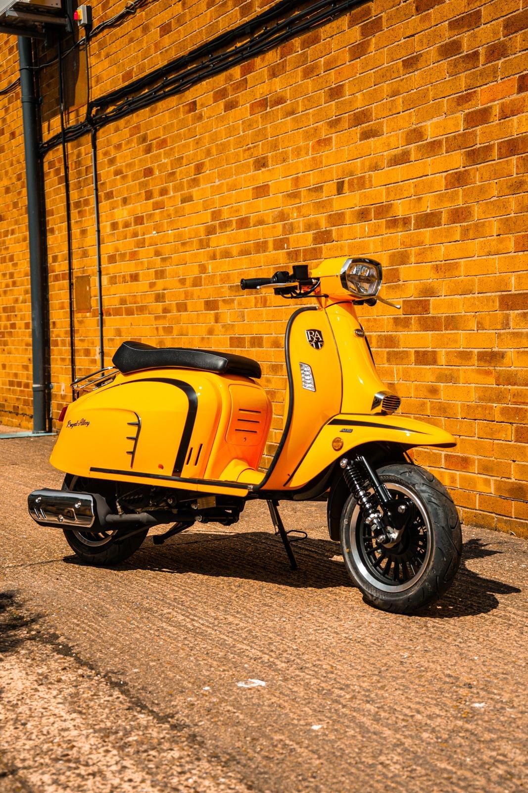 Royal Alloy GT 125 125 Scooter Petrol CVT Euro 5 (9 ps)