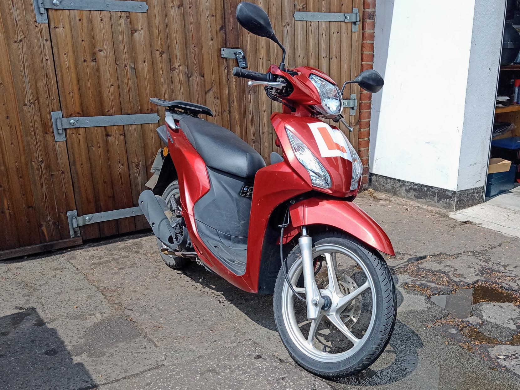 Honda Vision 110 110 Scooter Petrol CVT Euro 4 (10 ps)