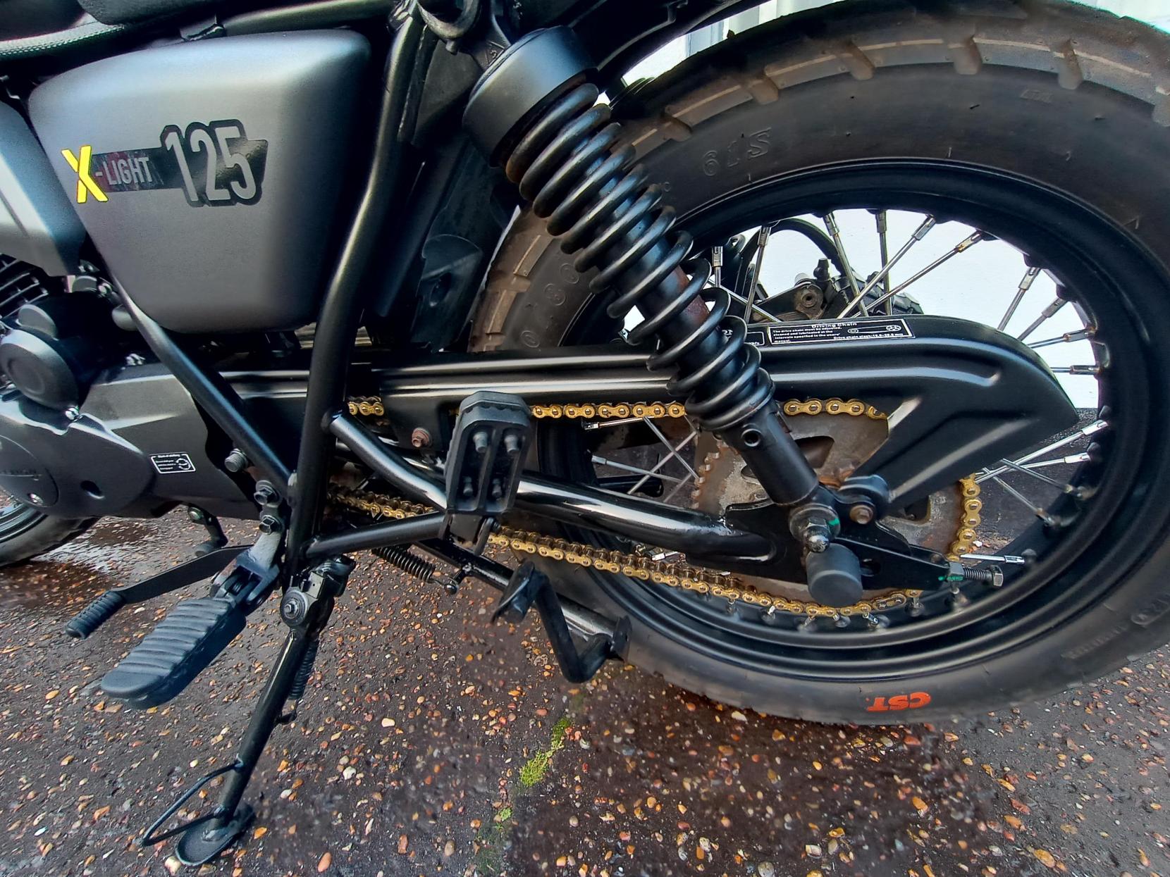 Keeway X-Light 125 125 Roadster/Retro Petrol Manual Euro 5 (11 ps)