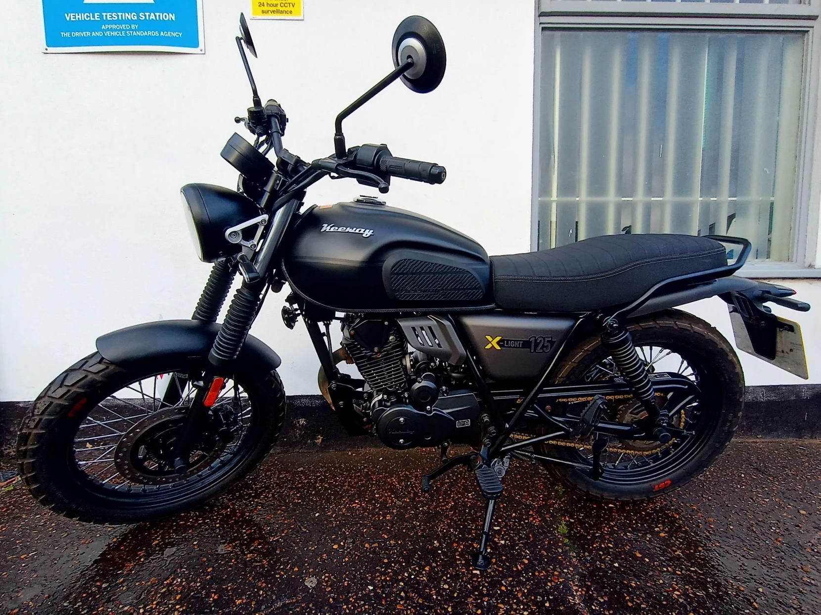 Keeway X-Light 125 125 Roadster/Retro Petrol Manual Euro 5 (11 ps)
