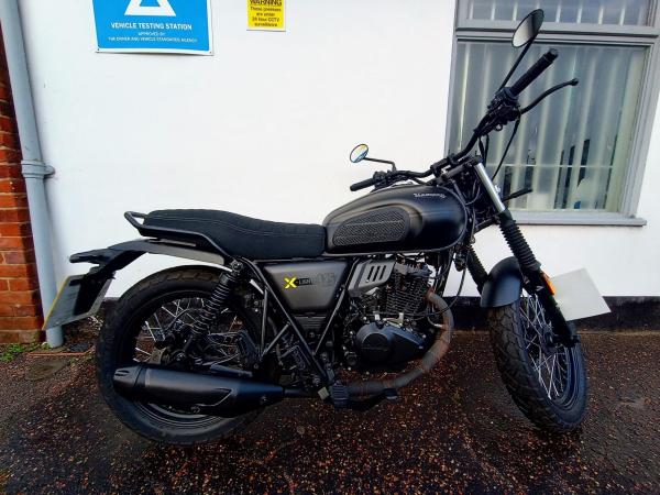 Keeway X-Light 125 125 Roadster/Retro Petrol Manual Euro 5 (11 ps)