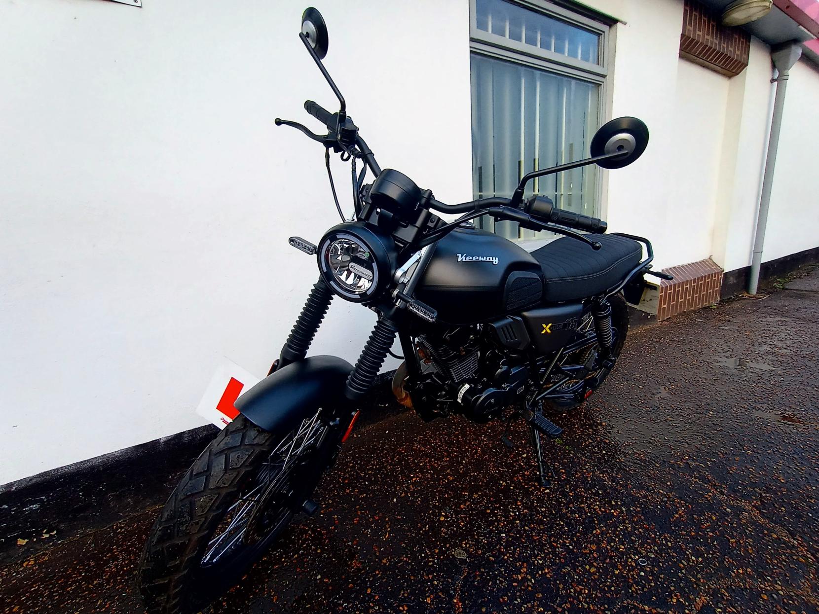 Keeway X-Light 125 125 Roadster/Retro Petrol Manual Euro 5 (11 ps)