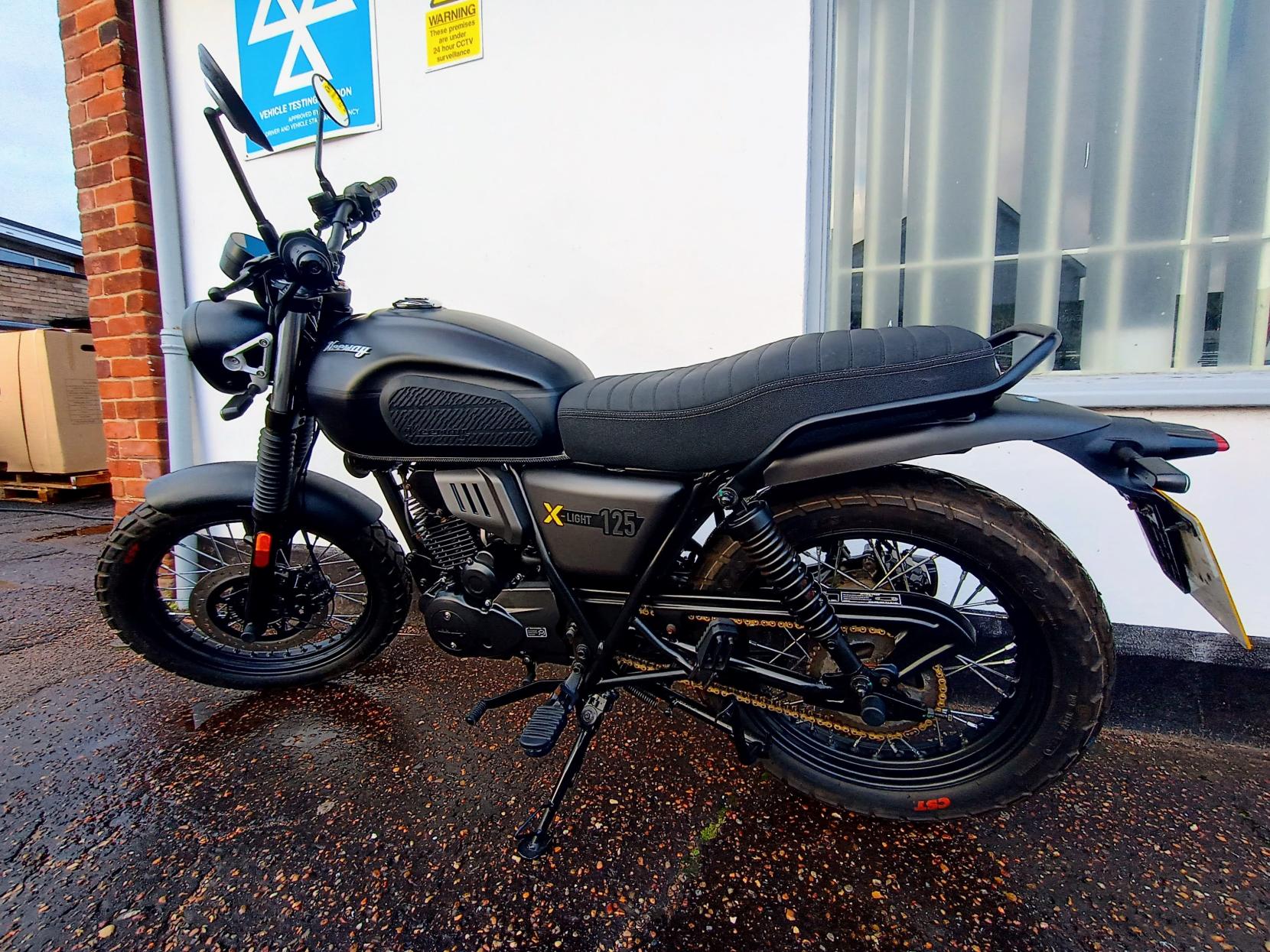 Keeway X-Light 125 125 Roadster/Retro Petrol Manual Euro 5 (11 ps)