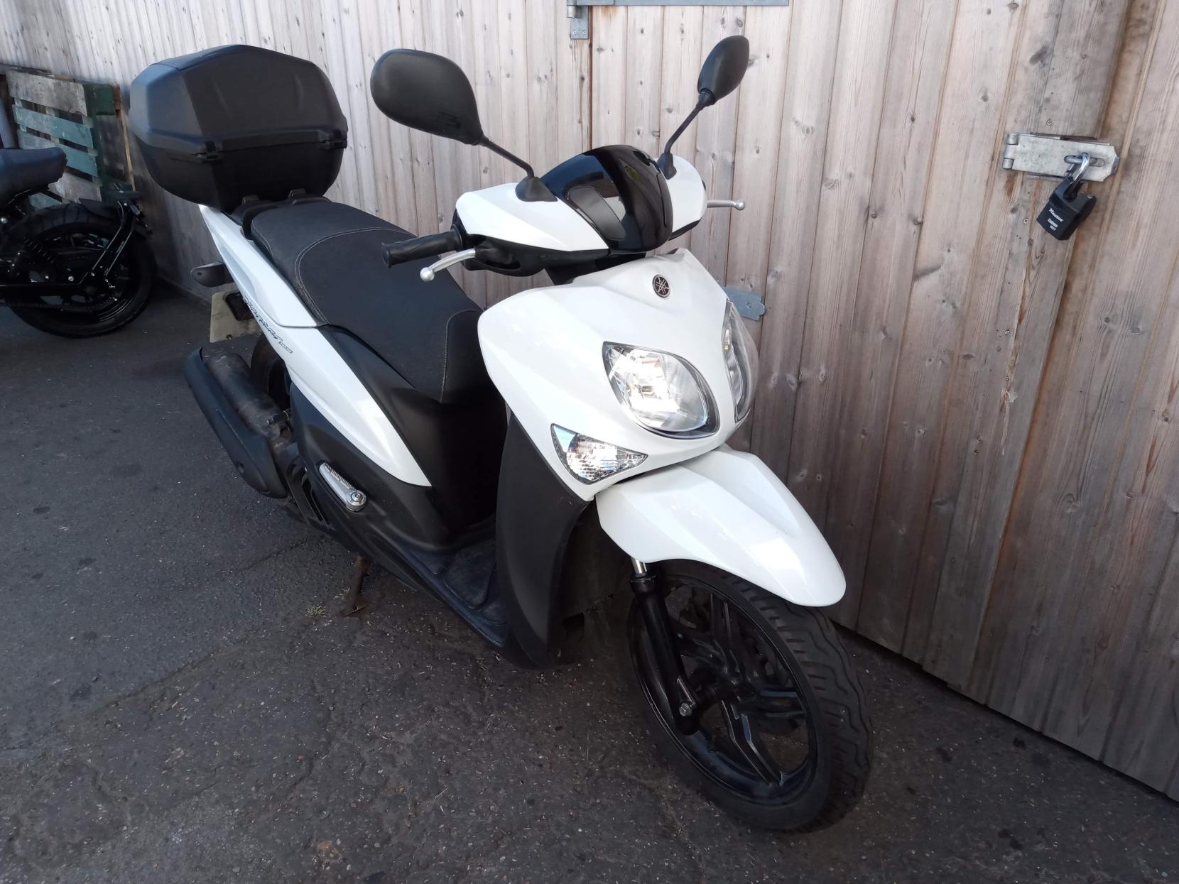 Yamaha HW 125 Xenter 125 n/a Petrol Automatic (12 bhp)