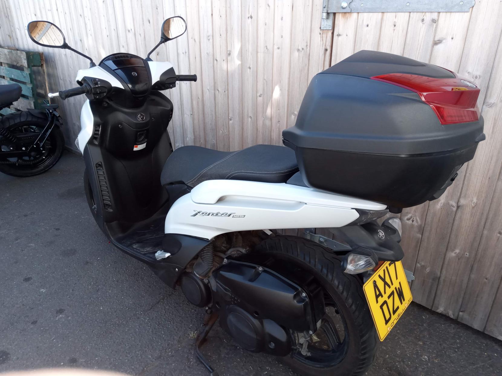 Yamaha HW 125 Xenter 125 n/a Petrol Automatic (12 bhp)