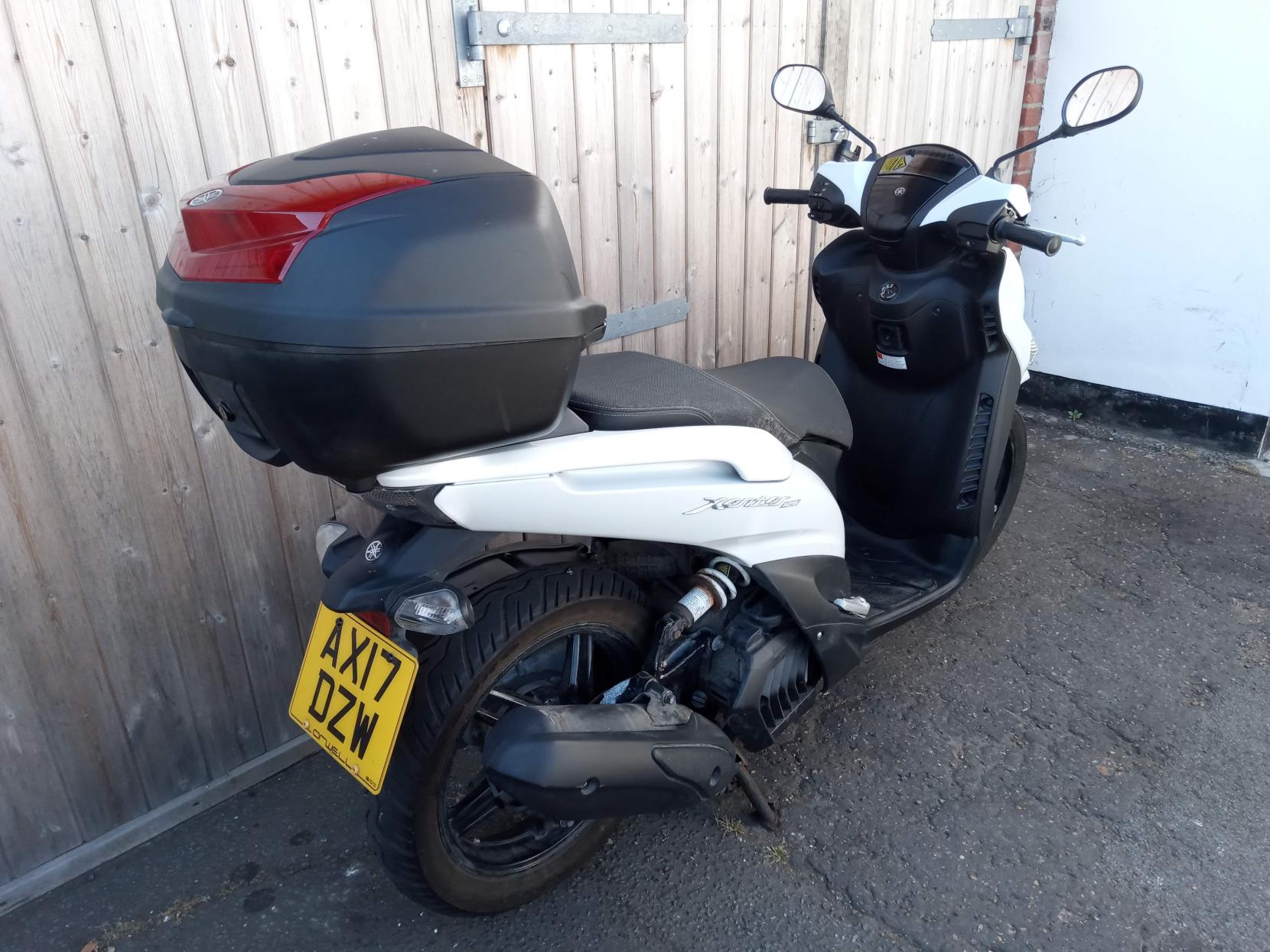 Yamaha HW 125 Xenter 125 n/a Petrol Automatic (12 bhp)