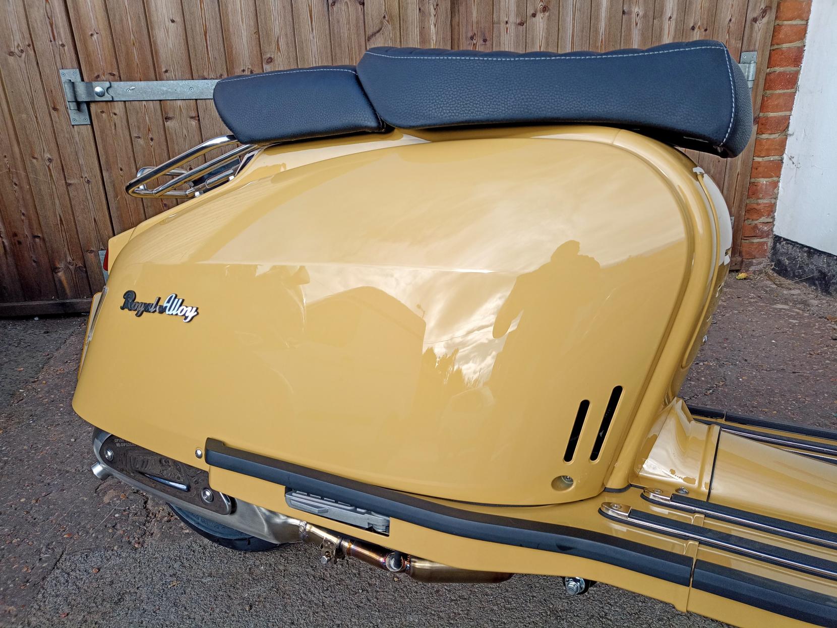 Royal Alloy GP 125 125 MT Scooter (2018 - )
