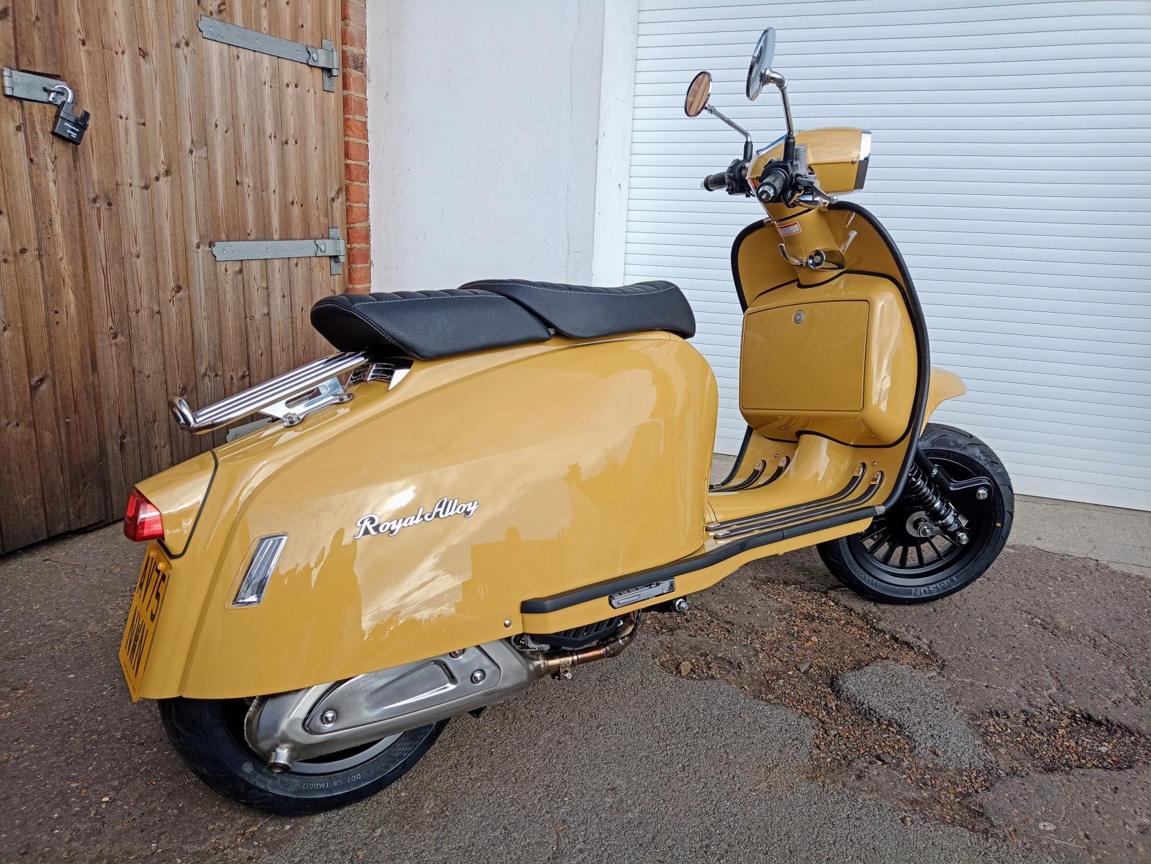 Royal Alloy GP 125 125 MT Scooter (2018 - )