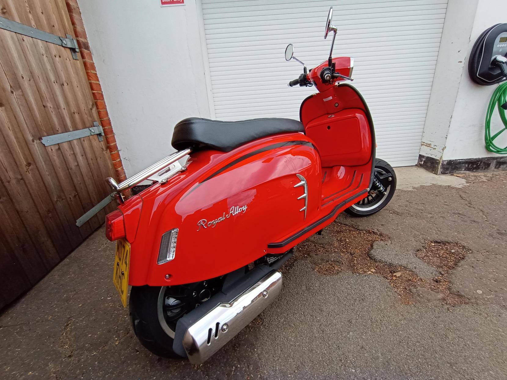 Royal Alloy GT 125 125 Scooter Petrol CVT Euro 5 (10 ps)