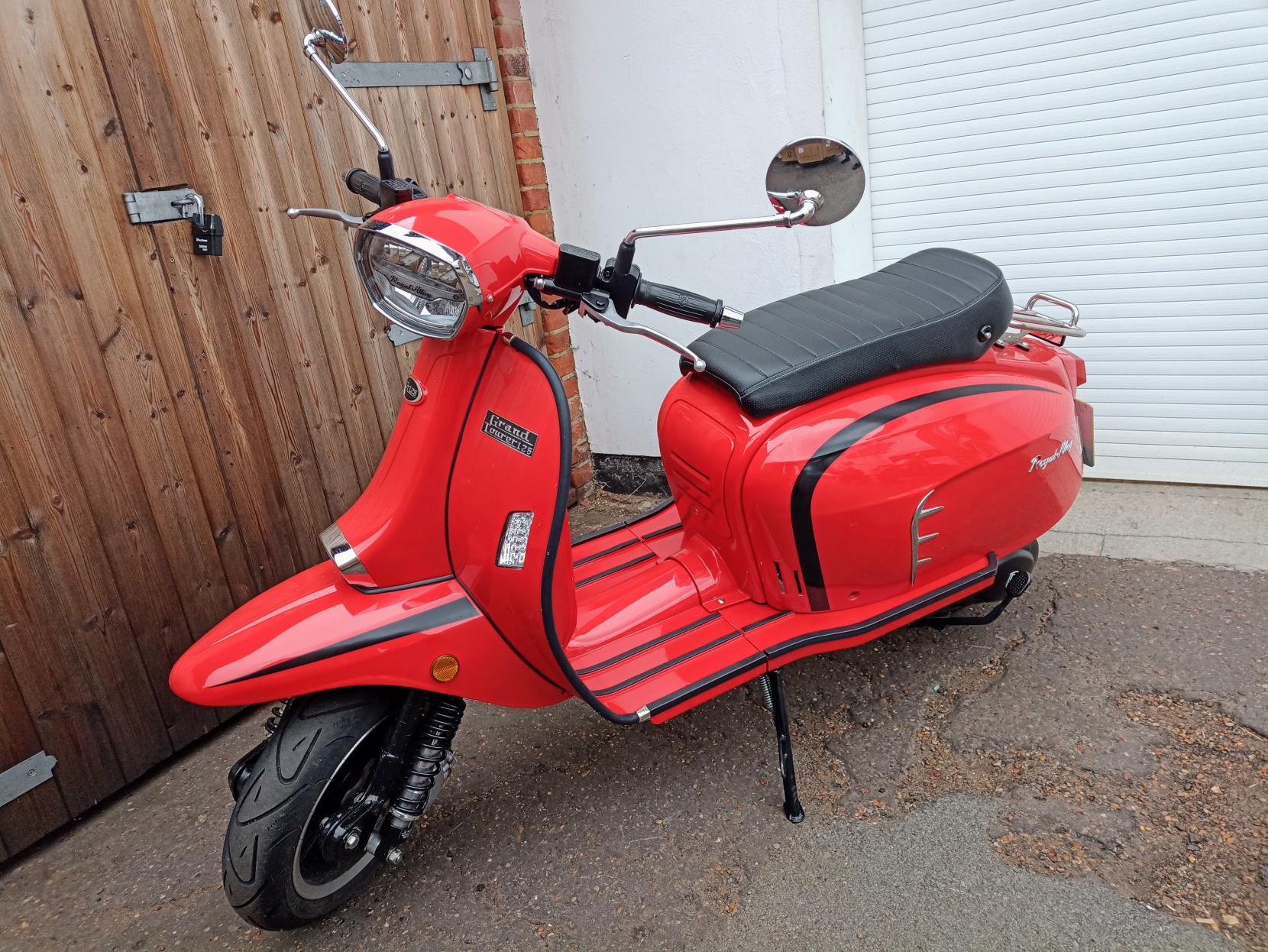 Royal Alloy GT 125 125 Scooter Petrol CVT Euro 5 (10 ps)