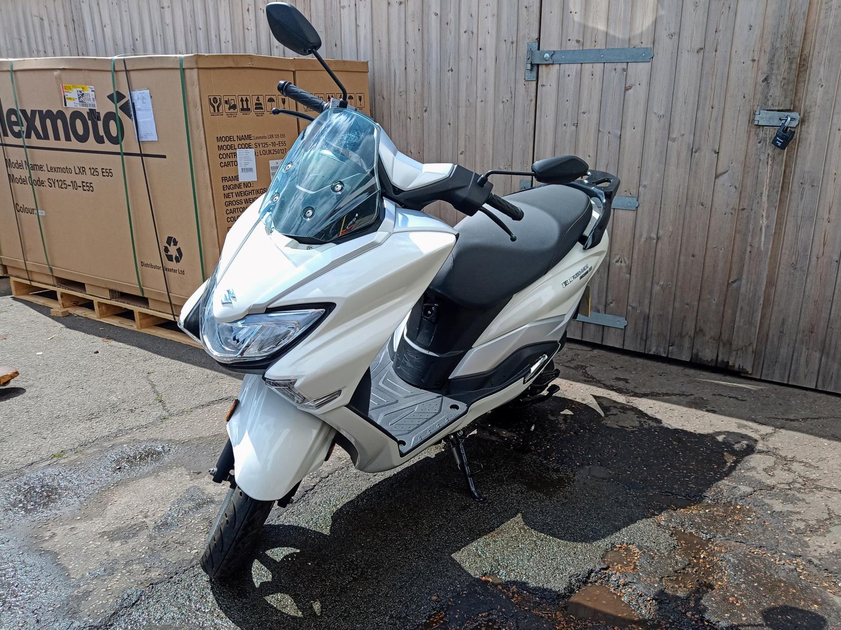 Suzuki Burgman Street 125EX 125 Scooter Petrol CVT Euro 5 (8 ps)