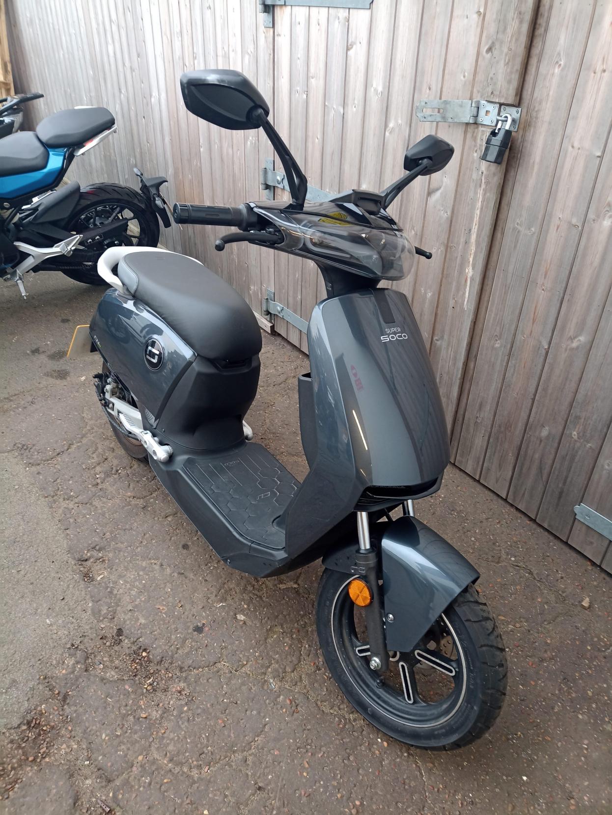 Vmoto CUx Moped Electric Automatic (4 ps)