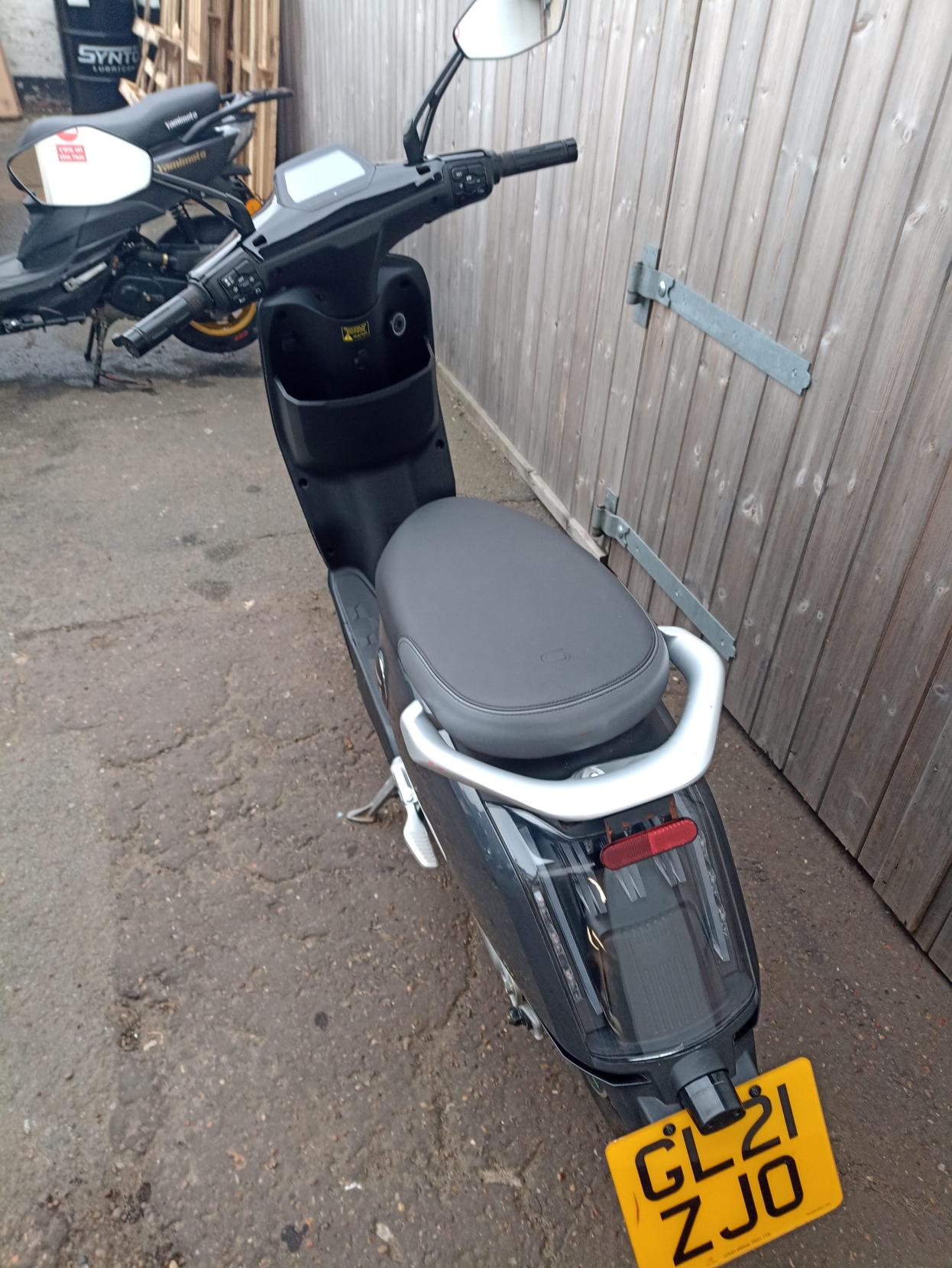 Vmoto CUx Moped Electric Automatic (4 ps)