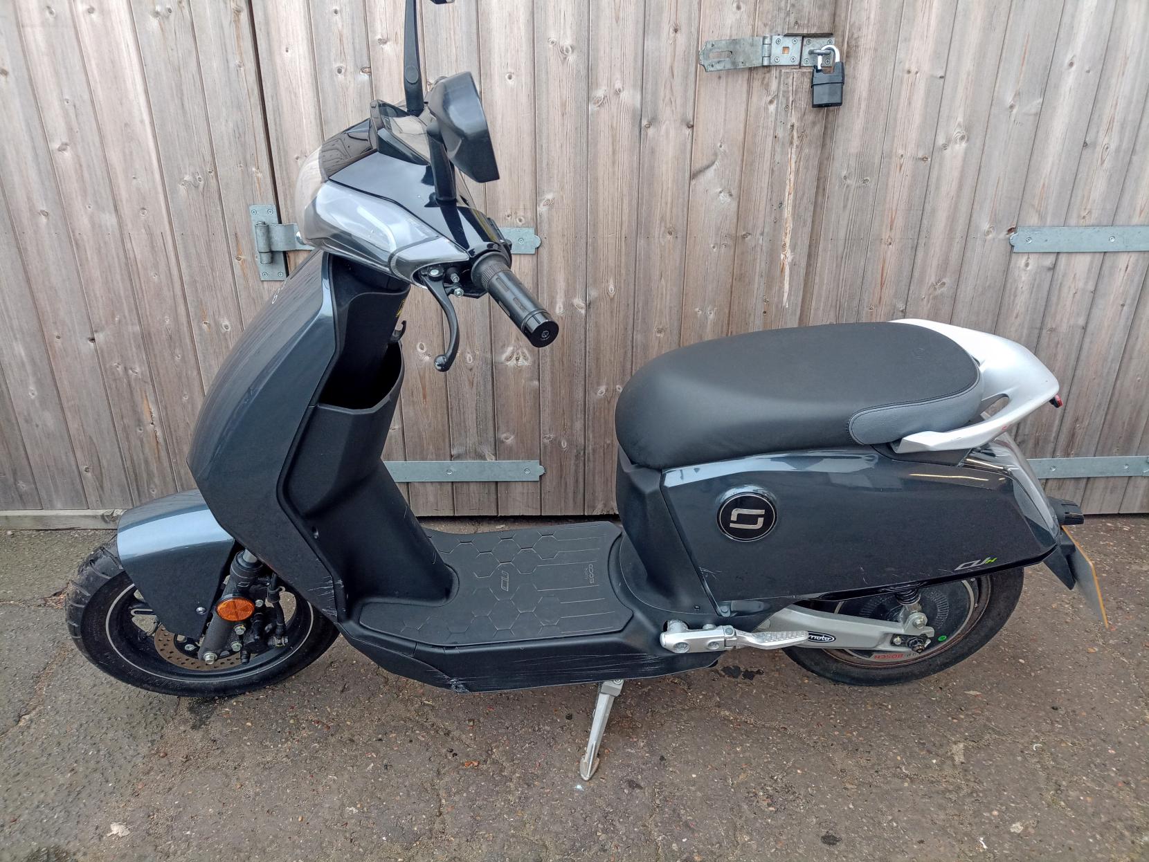 Vmoto CUx Moped Electric Automatic (4 ps)