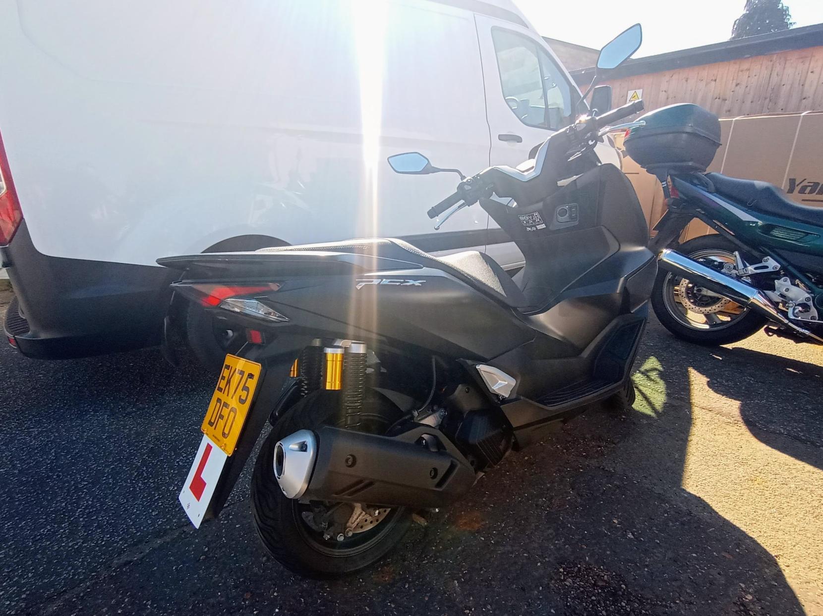 Honda PCX125 125 DX Scooter Petrol CVT V-Belt Euro 5 (12 ps)