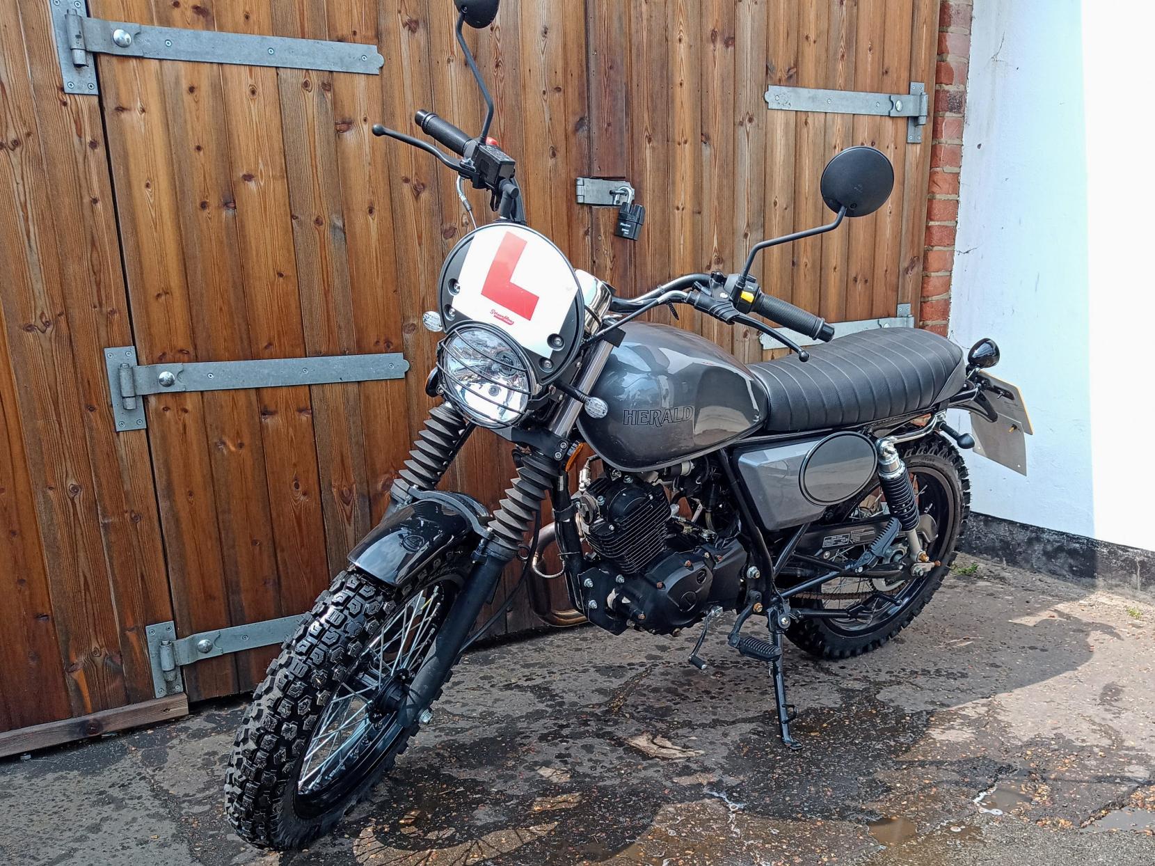 Herald Motor Co Scrambler 125 125 Roadster/Retro Petrol Manual Euro 5 (9 ps)