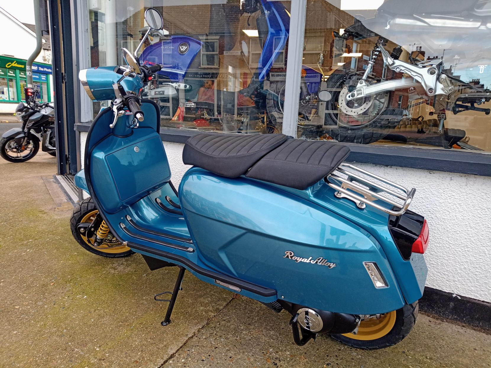 Royal Alloy GP 350 350 SE Scooter (2025 - )