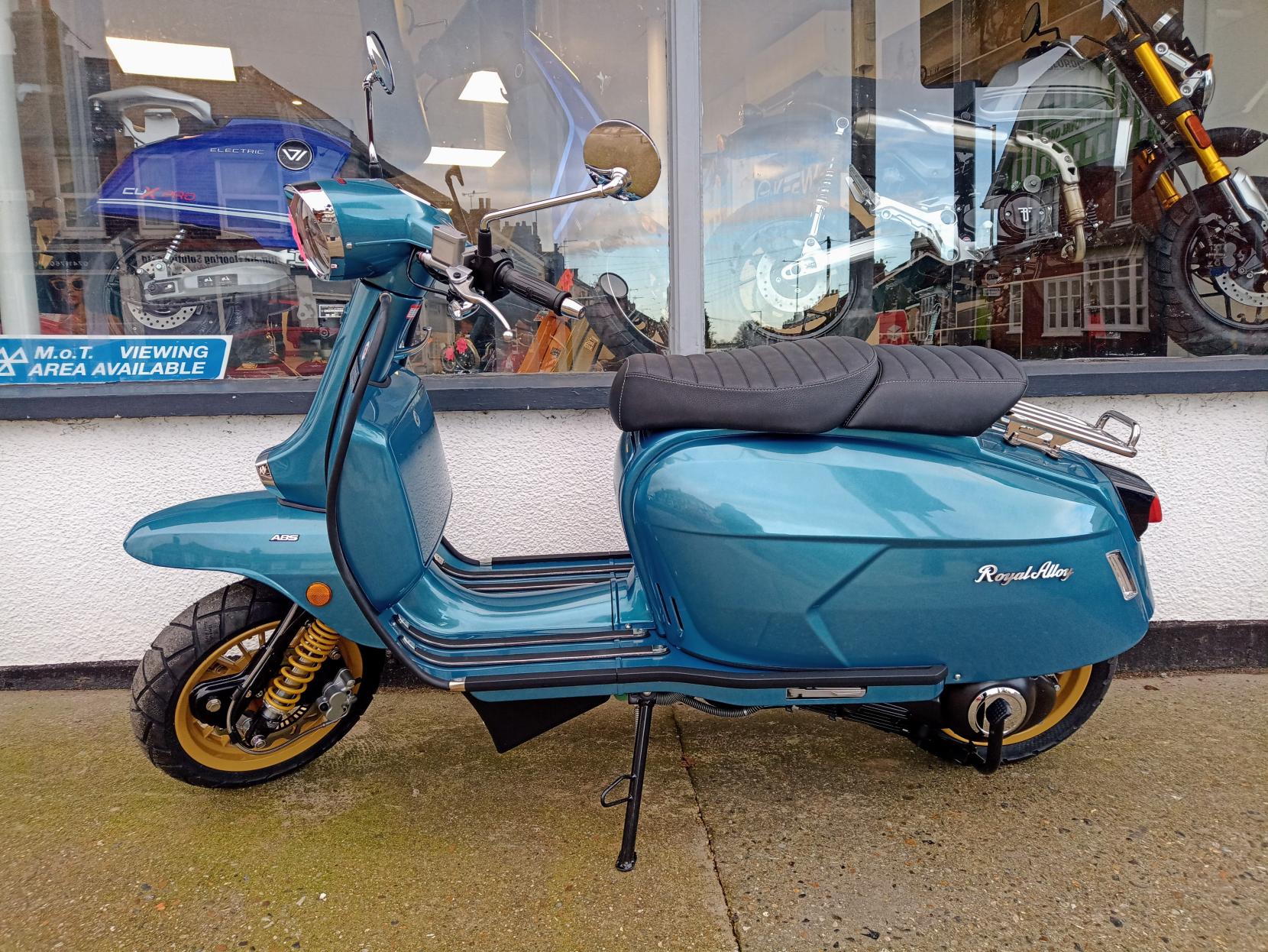 Royal Alloy GP 350 350 SE Scooter (2025 - )