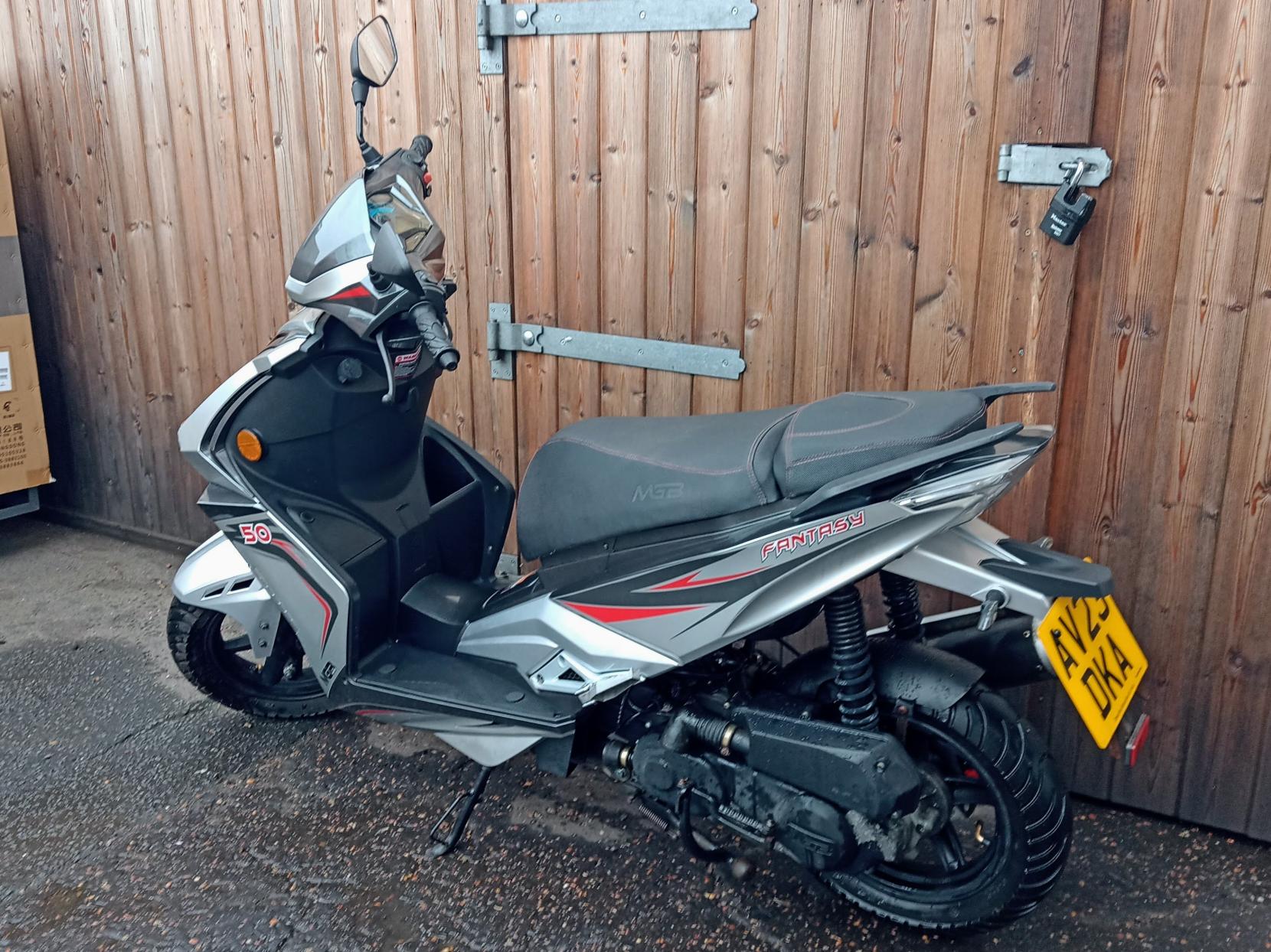 MGB Fantasy 50 50 Moped Petrol CVT Euro 5 (2 ps)