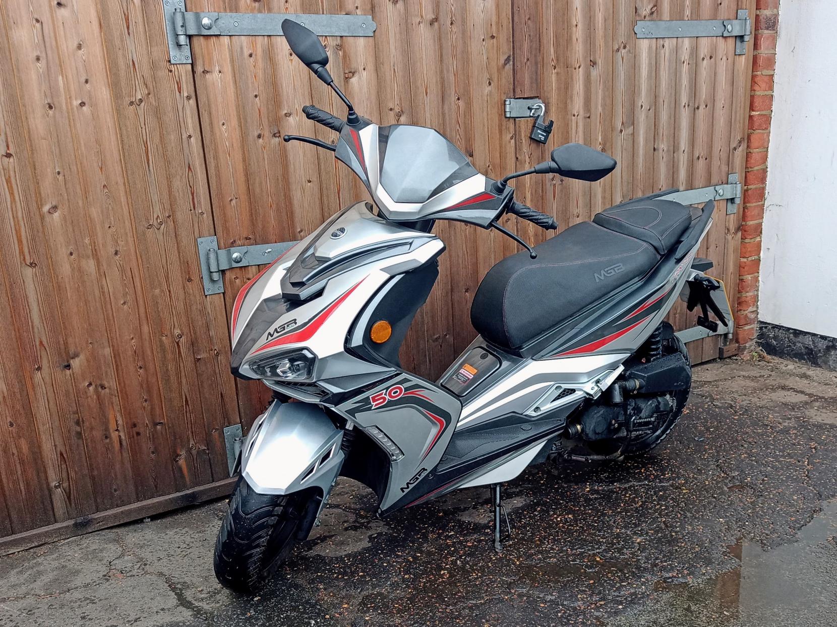 MGB Fantasy 50 50 Moped Petrol CVT Euro 5 (2 ps)
