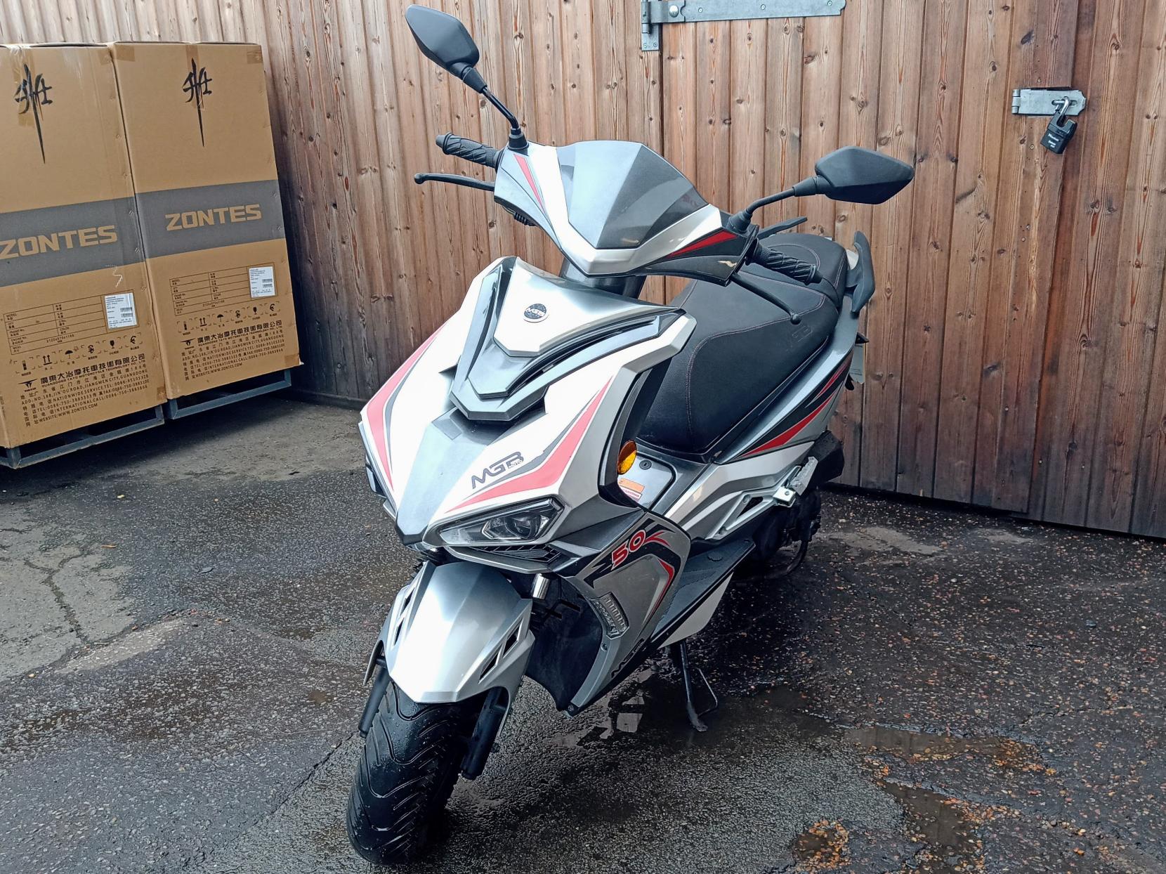 MGB Fantasy 50 50 Moped Petrol CVT Euro 5 (2 ps)