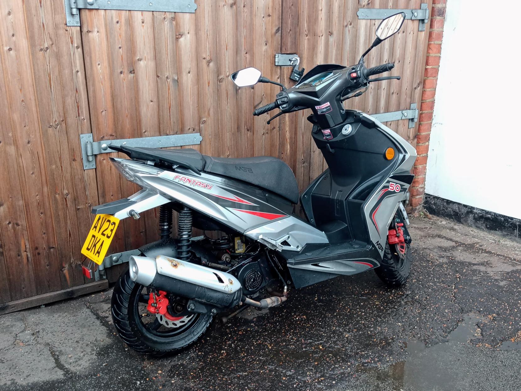 MGB Fantasy 50 50 Moped Petrol CVT Euro 5 (2 ps)