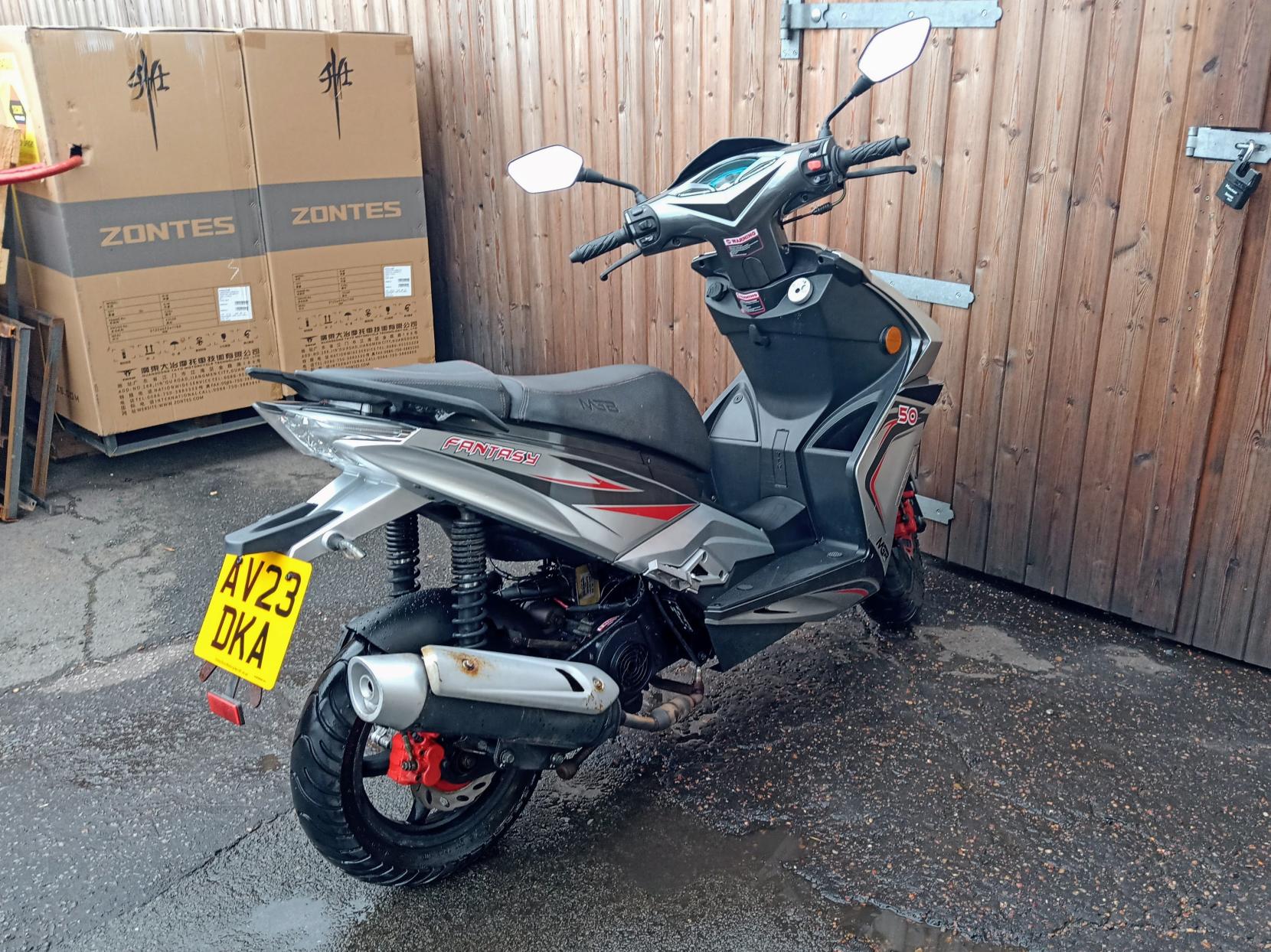 MGB Fantasy 50 50 Moped Petrol CVT Euro 5 (2 ps)