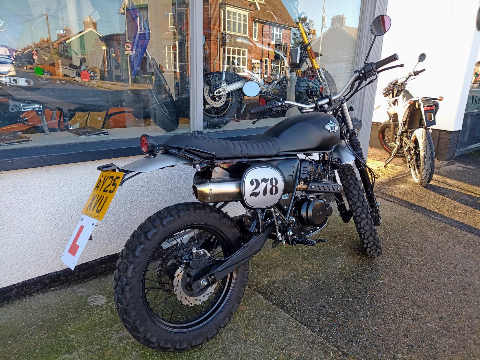 WK Bikes Scrambler 125 125 S Roadster/Retro Petrol Manual Euro 5 (12 ps)