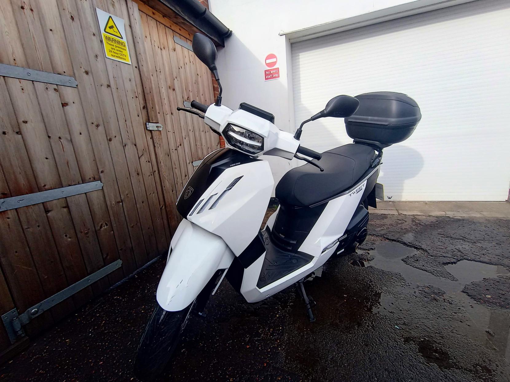 Peugeot Tweet 125 125 Scooter Petrol CVT Euro 5 (11 ps)