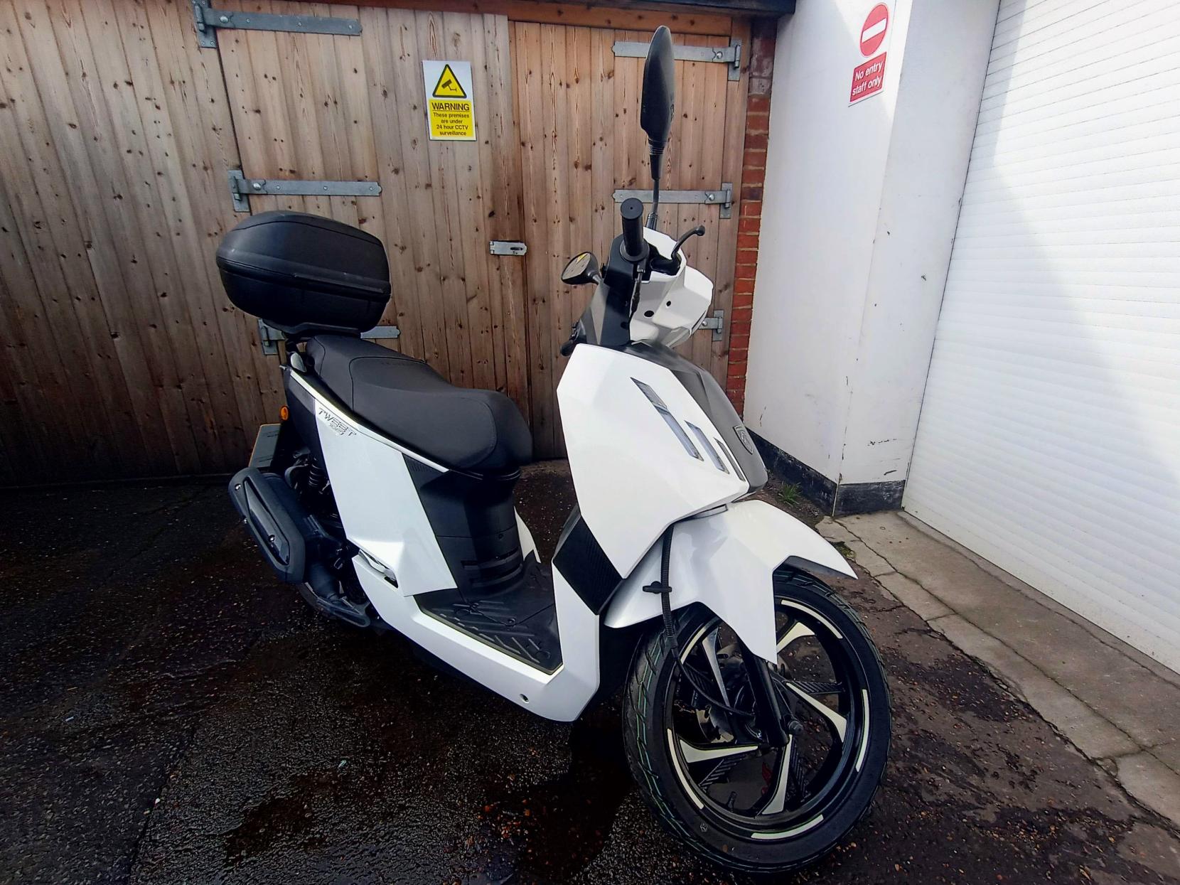 Peugeot Tweet 125 125 Scooter Petrol CVT Euro 5 (11 ps)
