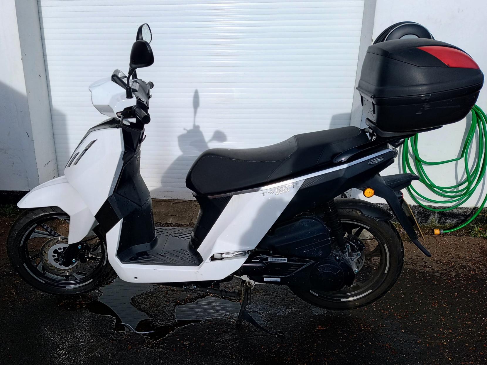 Peugeot Tweet 125 125 Scooter Petrol CVT Euro 5 (11 ps)