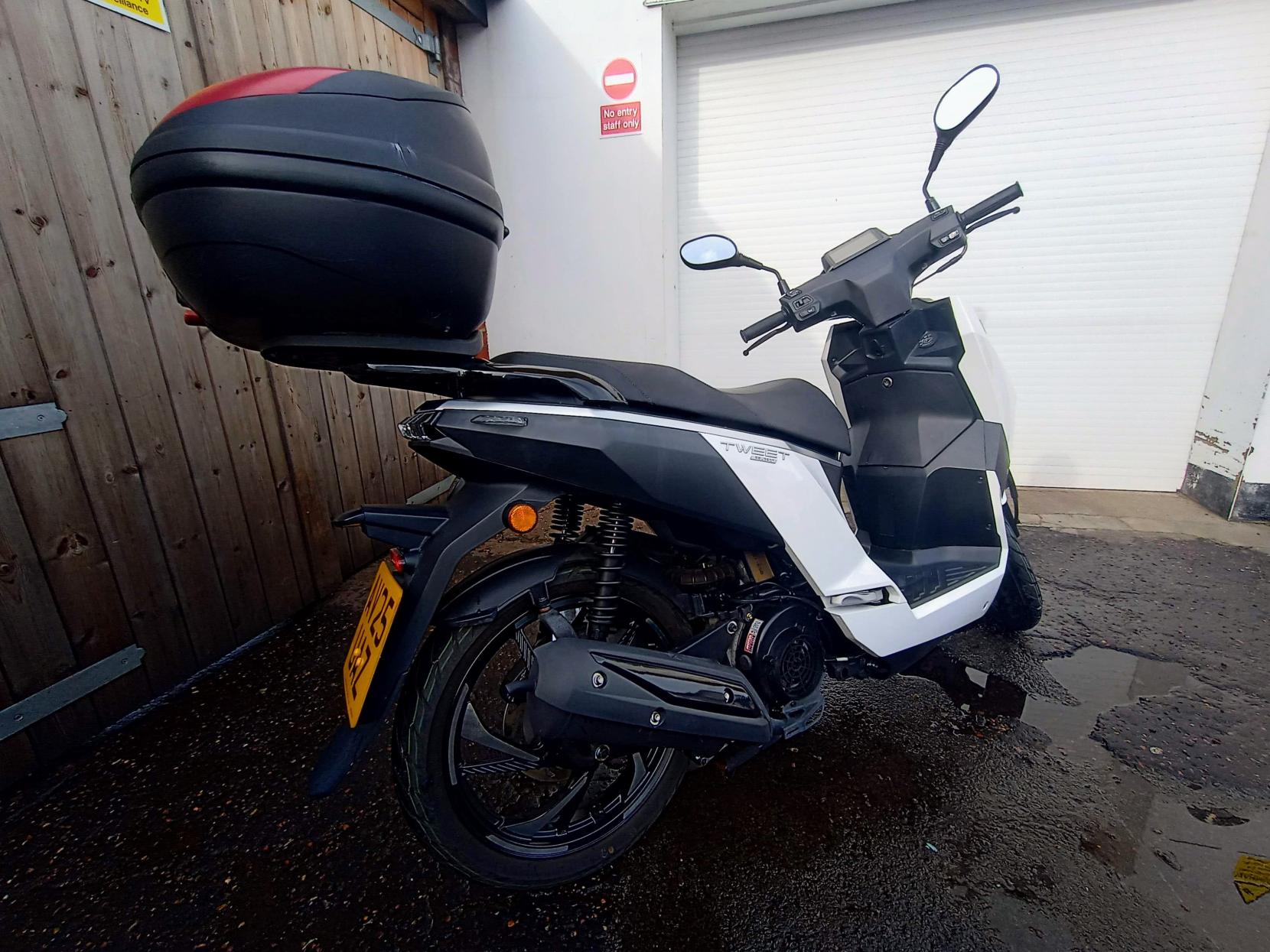 Peugeot Tweet 125 125 Scooter Petrol CVT Euro 5 (11 ps)