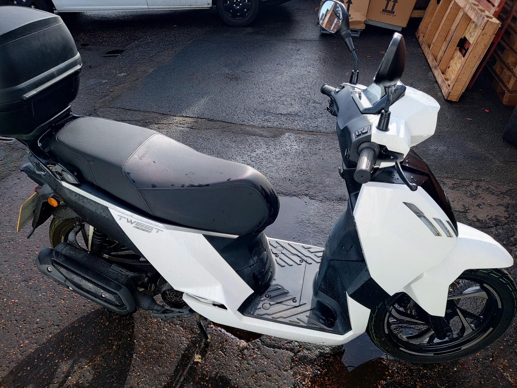 Peugeot Tweet 125 125 Scooter Petrol CVT Euro 5 (11 ps)