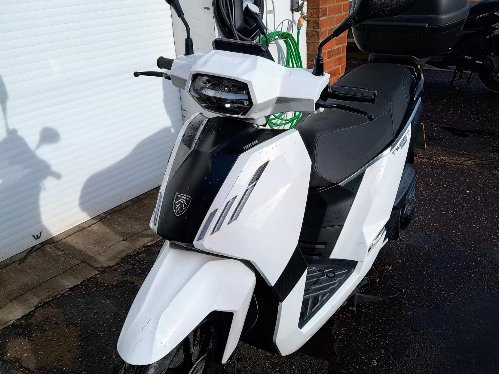 Peugeot Tweet 125 125 Scooter Petrol CVT Euro 5 (11 ps)